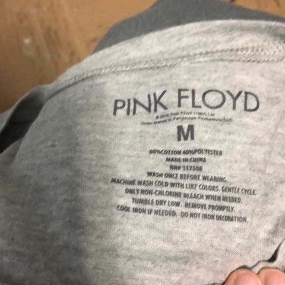 NWOT Pink Floyd ombré gray tee size medium - Picture 4 of 4